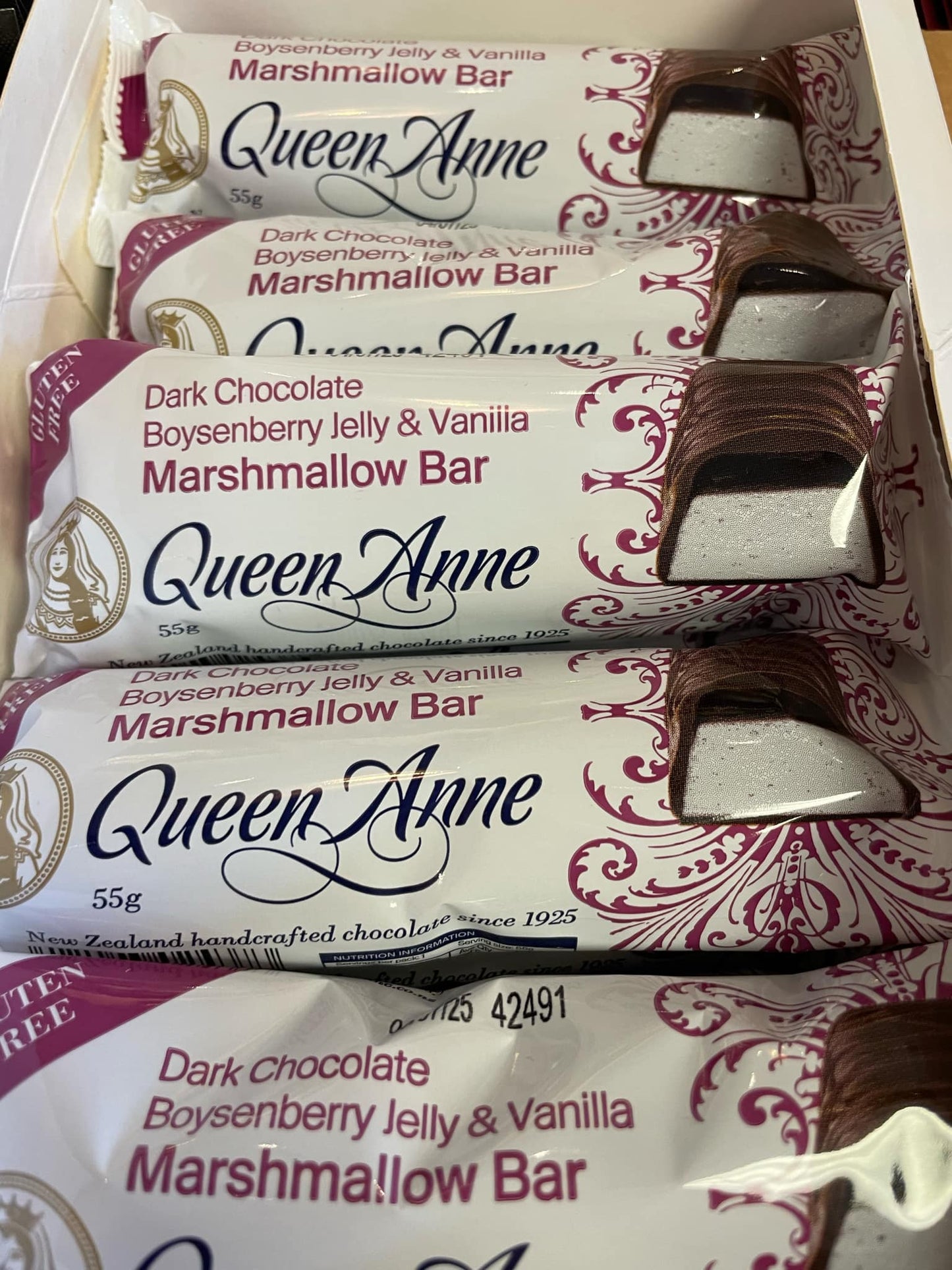 Queen Anne Dark Chocolate Boysenberry Marshmallow Bar 55gm